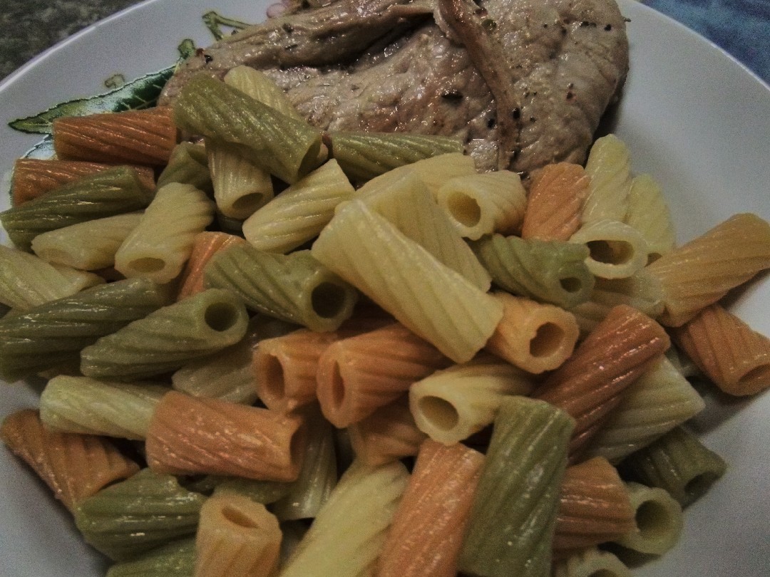 Жареная свинина с макаронами