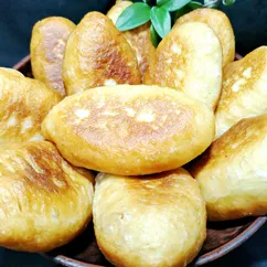 Пирожки жареные с зеленым луком и яйцом