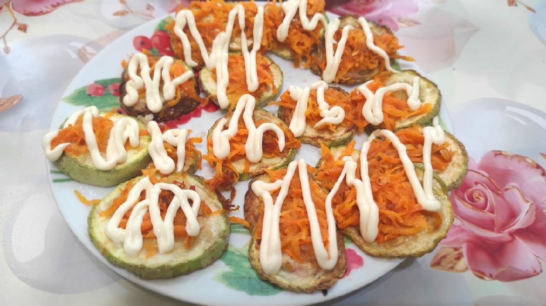 Кабачки с чесноком и майонезом