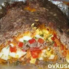 Мясной рулет с овощами