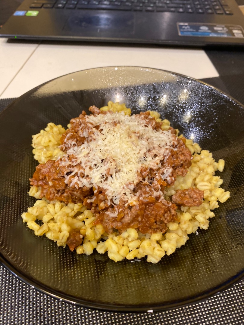 Перловая крупа с говяжьим фаршем “a la bolognese”