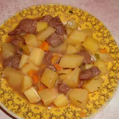 Тушеная картошка с мясом в казанке