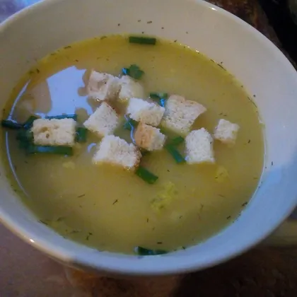 Вкусный гороховый суп с сухариками