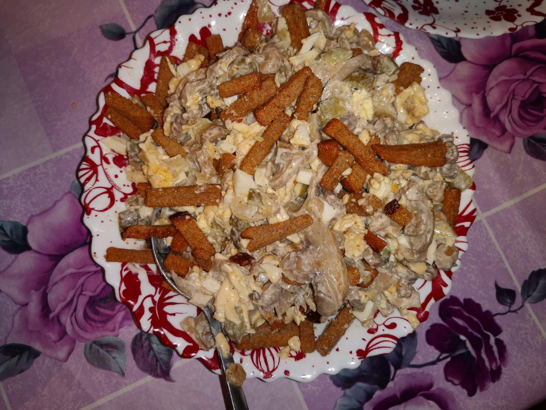 Салат с грибами