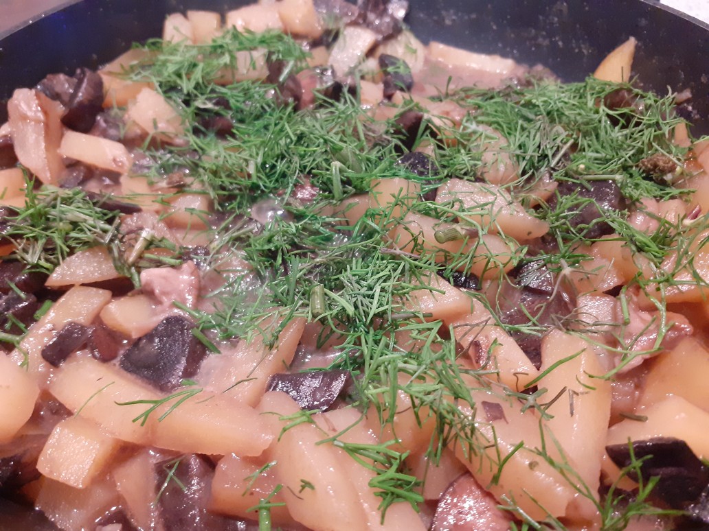 7 способов приготовить картошку с грибами на сковороде и в духовке