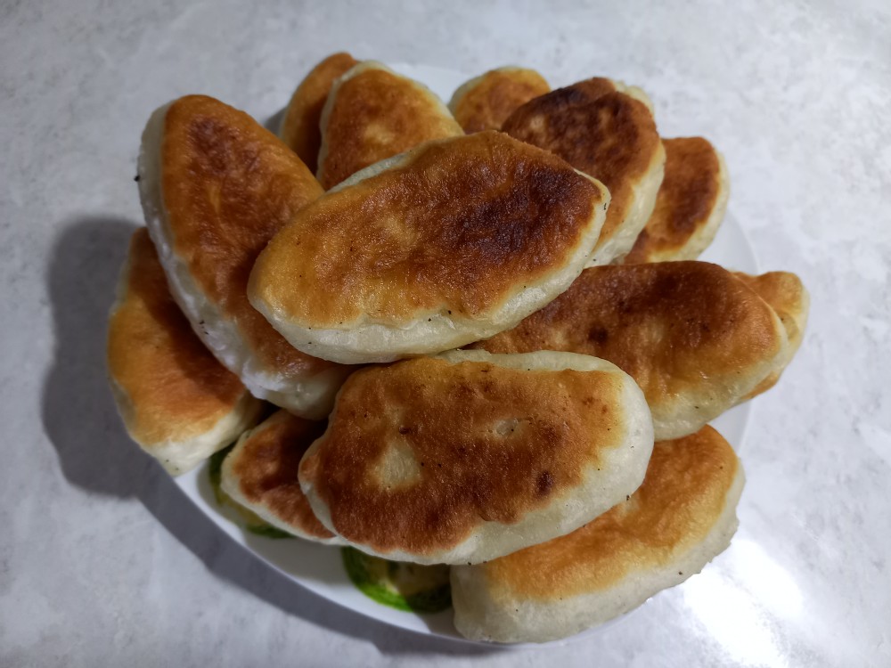 Пирожки с картошкой на кефире на сковороде: пошаговый рецепт с фото