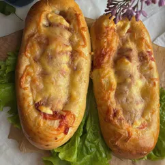 Запечённые хот-доги с беконом и сыром