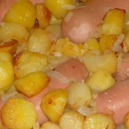 Картошка жареная с сосисками