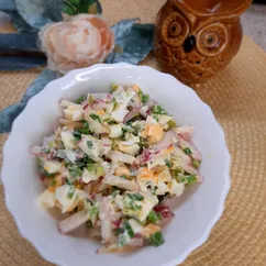 Салат весенний с редисом