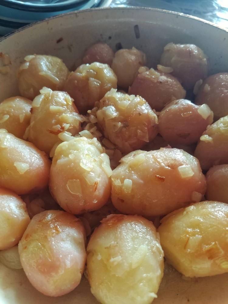 Жареный молодой картофель