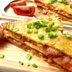 Сэндвич «Пеперони» с сырной корочкой