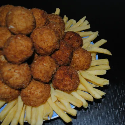 Куриные шарики с креветками и сыром внутри, в панировке
