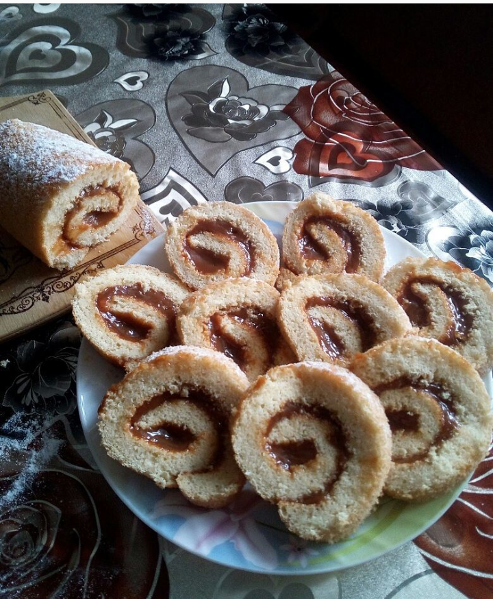 Рулет с вареной сгущенкой #Кулинарныймарафон
