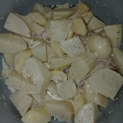Картошка с куриными бедрами в мультиварке