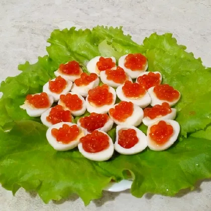 Перепелиные яйца с красной икрой