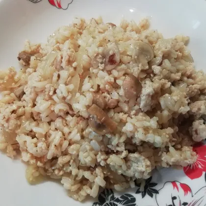 Бурый рис с фаршем и грибами