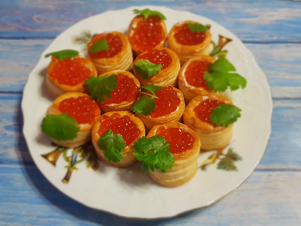Тарталетки с красной икрой