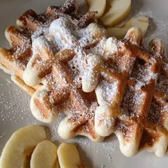 Яблочные вафли на кефире