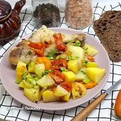 Голени куриные с овощами в духовке