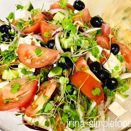 Греческий салат с микрозеленью
