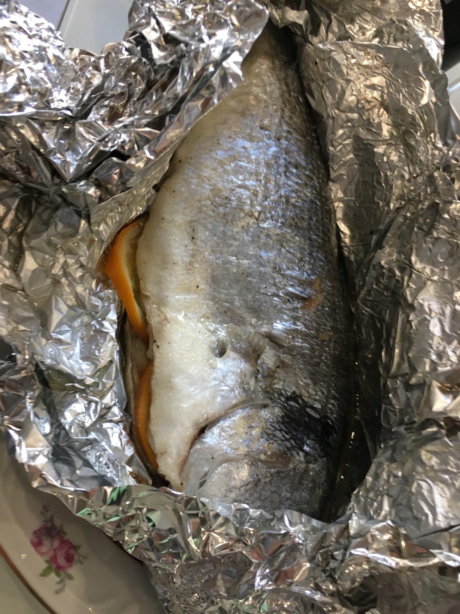 Дорада на гриле с травами