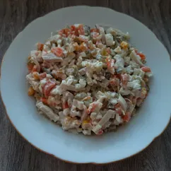 Салат из кальмаров и кукурузы