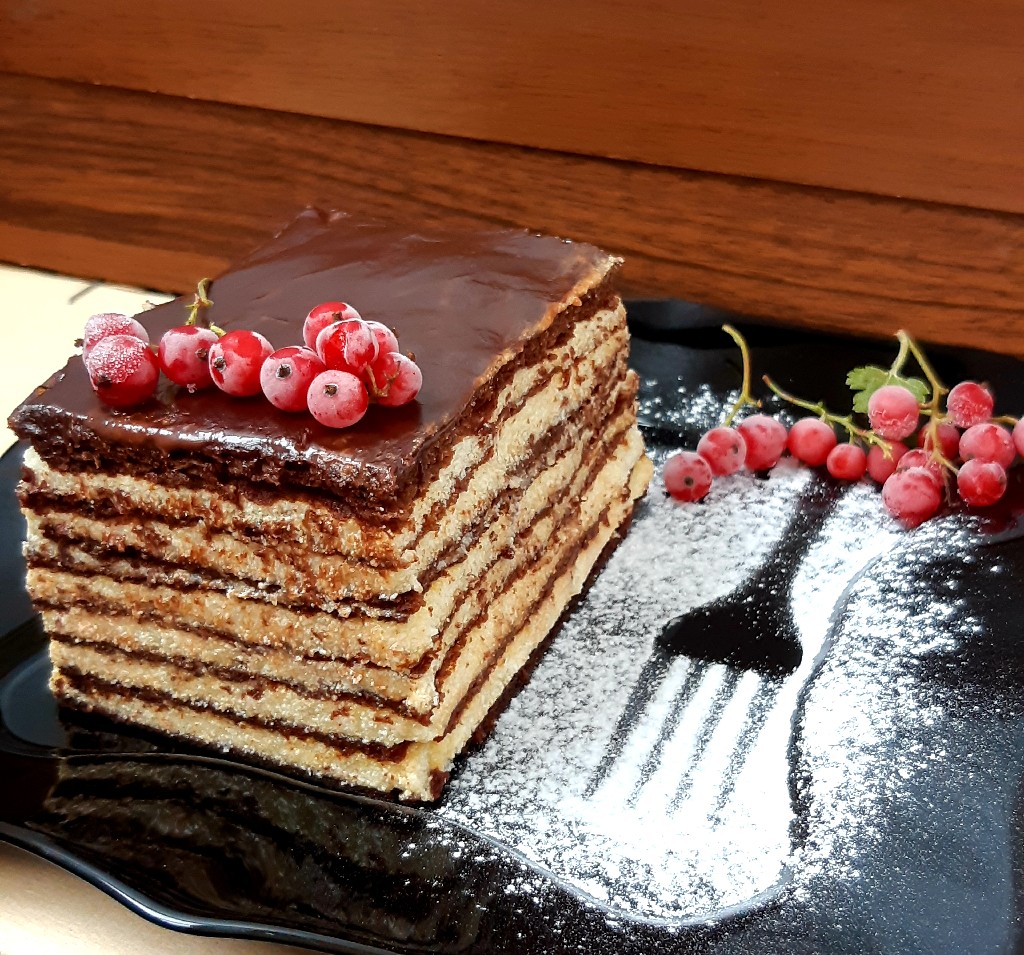 Как испечь шоколадно-медовый торт Спартак: классический рецепт