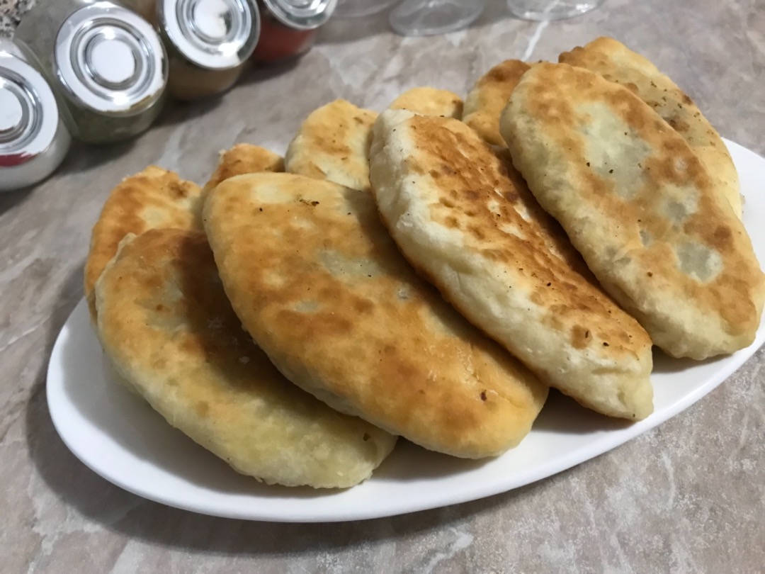 Пирожки жареные с капустой