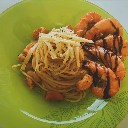 Спагетти 🍝 с креветками 🦐 в томатно-чесночном соусе 😋