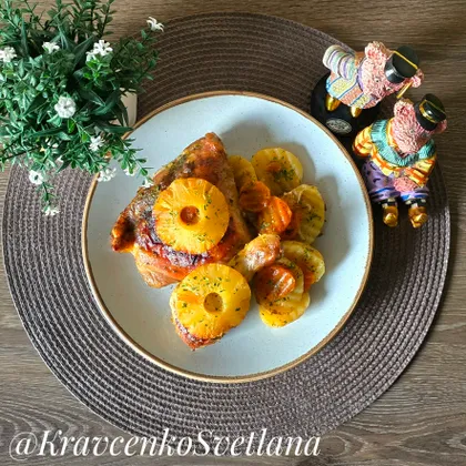 Курица с картошкой и ананасами