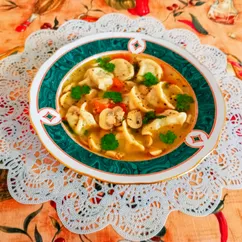 Суп с пельменями и шампиньонами