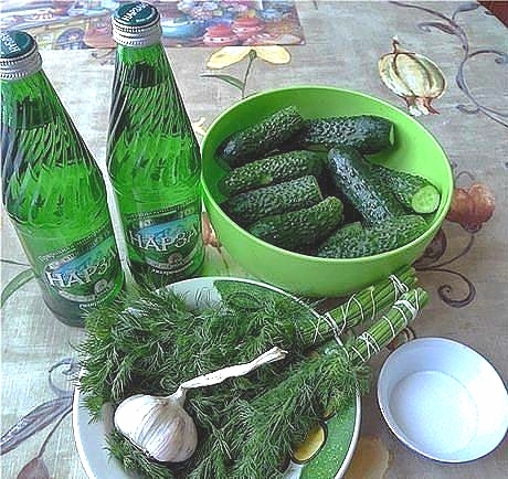 Малосольные огурчики на минералке