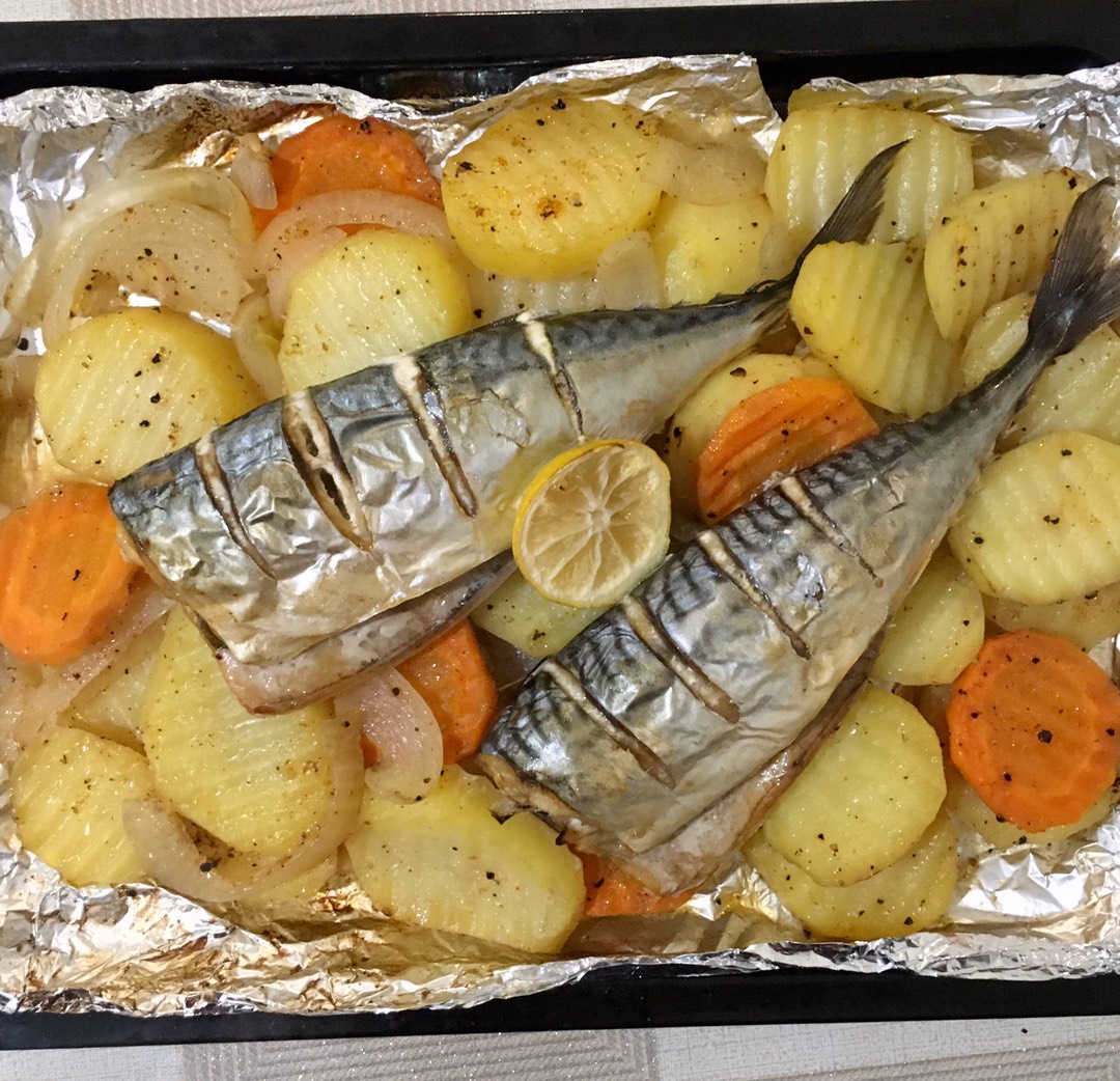 Скумбрия запечённая на подушке из овощей 🐟
