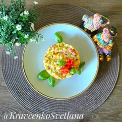Крабовый салат с помидорами и огурцами 