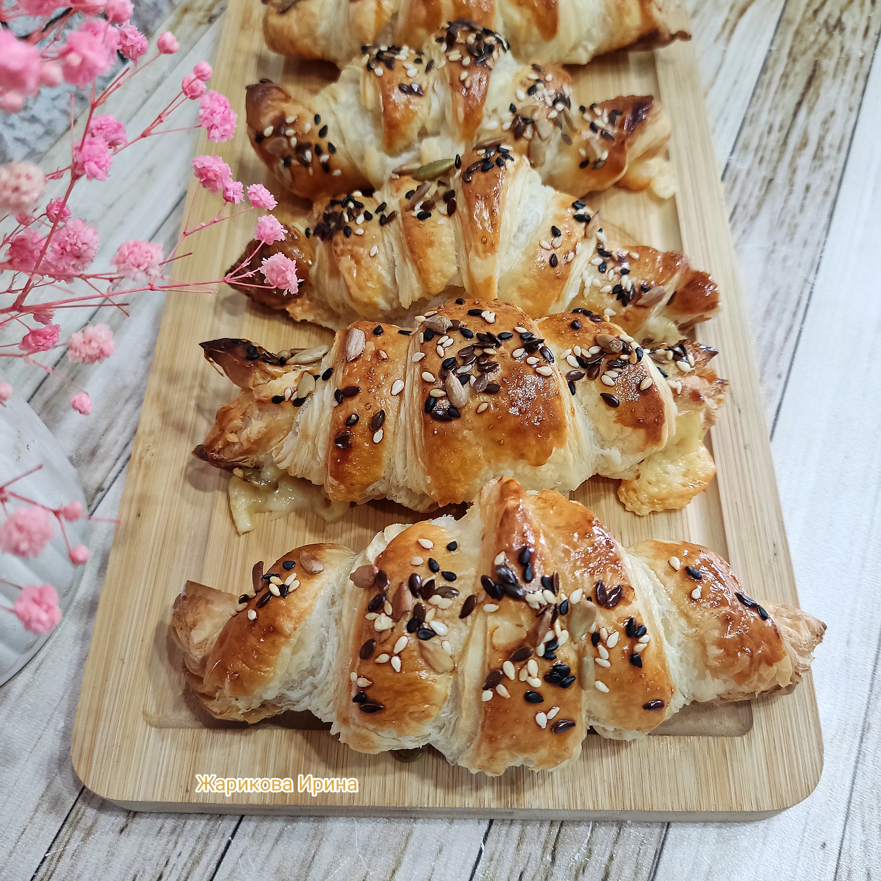 Круассаны с сыром из слоёного теста