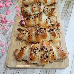 Круассаны с сыром из слоёного теста