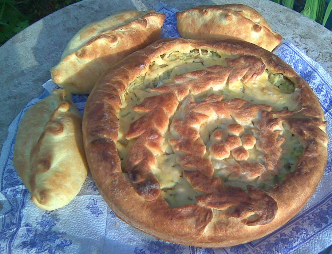 Открытый дрожжевой пирог с капустой и сыром рецепт с фото пошагово - уральские-газоны.рф