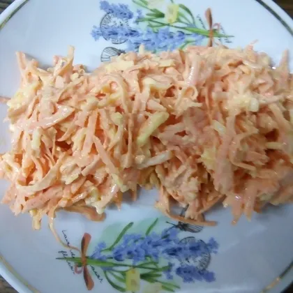 Морковный салат с сыром и чесноком