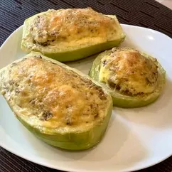 Фаршированные кабачки с мясным фаршем и сыром