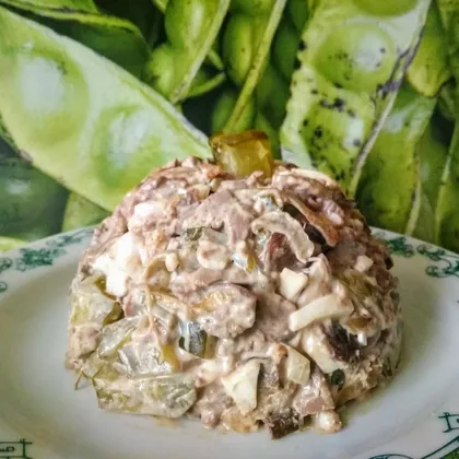 Салат белорусский с печенью и сухими грибами