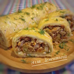 Кабачковый рулет с фаршем и овощами