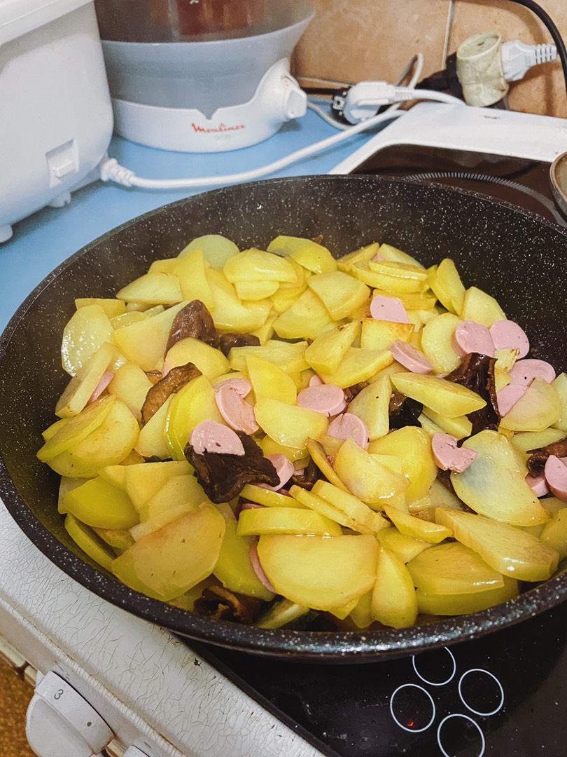 Как жарить картошку на сковородке – все секреты технологии