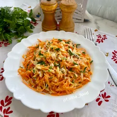 Салат с морковью, сыром и яйцом 