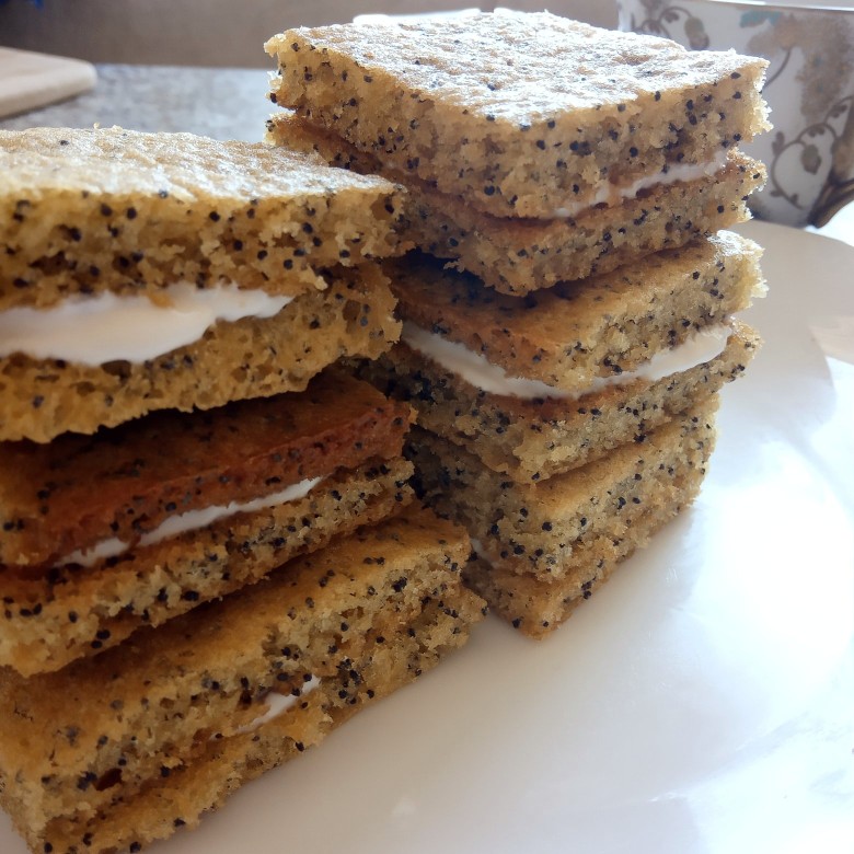 Маковые пирожные