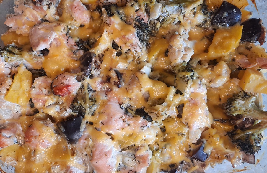Куриное филе запечённое с овощами в йогурте