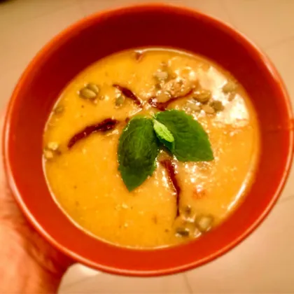 Кукурузный суп с тыквенными семечками и вялеными томатами