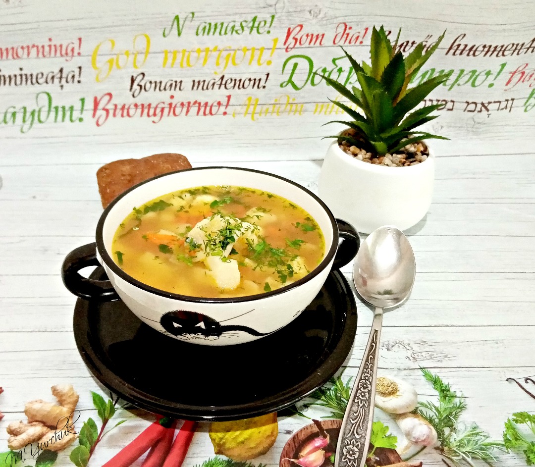 Суп из цветной капусты и сладкого зеленого горошка с мятой