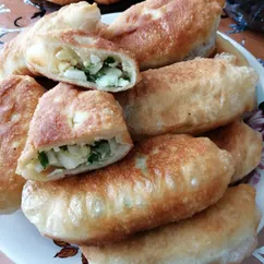 Пирожки с зелёным луком и яйцом