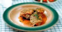 Птица или кролик, тушенные в соусе