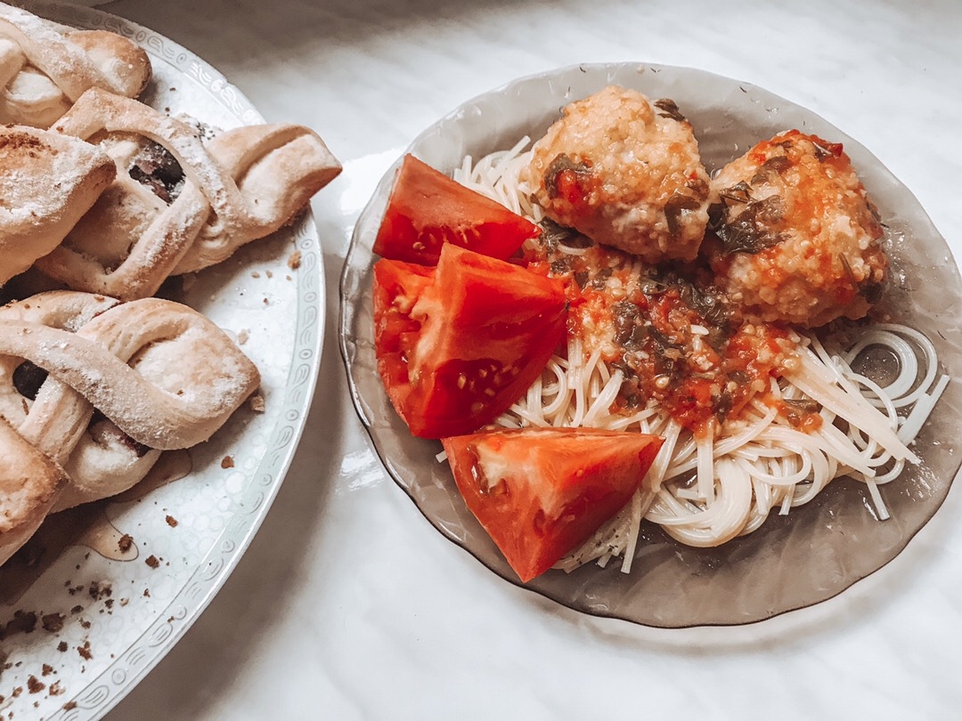 Куриные котлеты в подливе